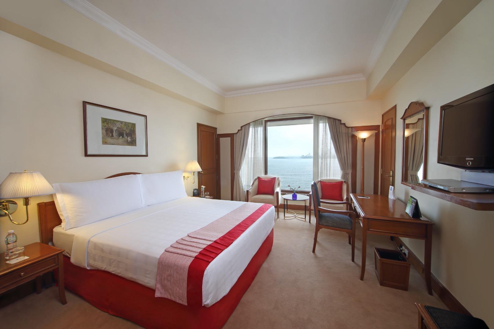 Trident Nariman Point Hotel Mumbai Exterior photo A room at the hotel