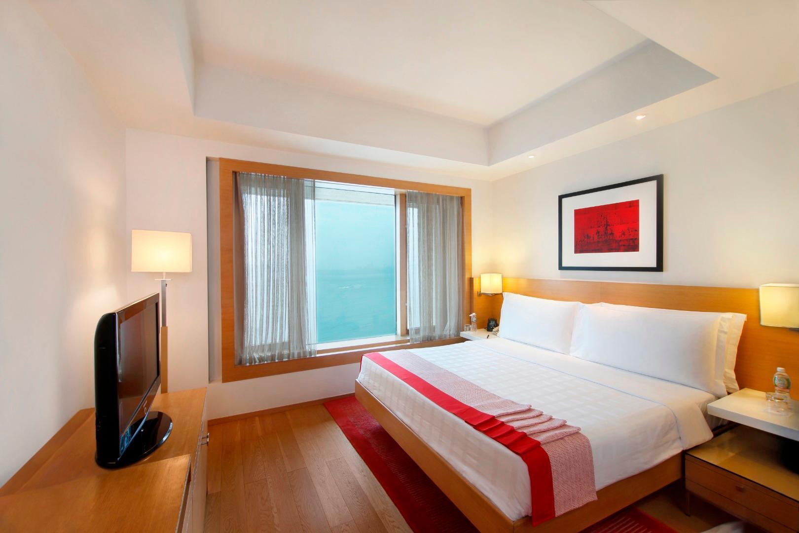 Trident Nariman Point Hotel Mumbai Exterior photo A bedroom at the hotel