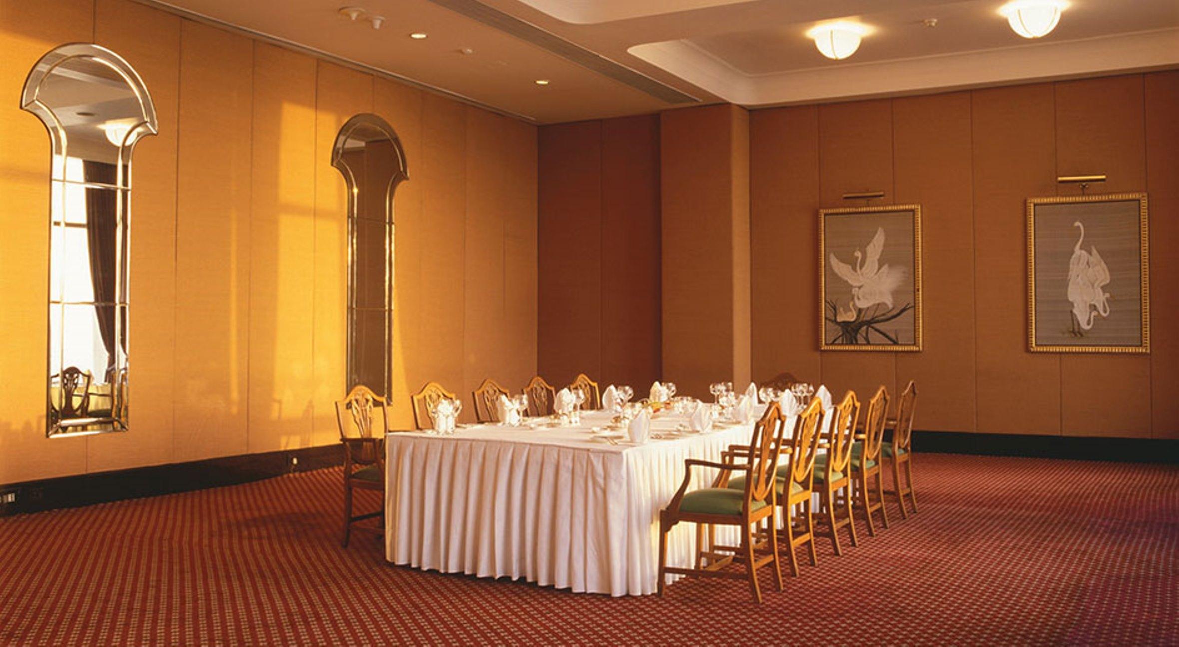 Trident Nariman Point Hotel Mumbai Exterior photo A banquet room