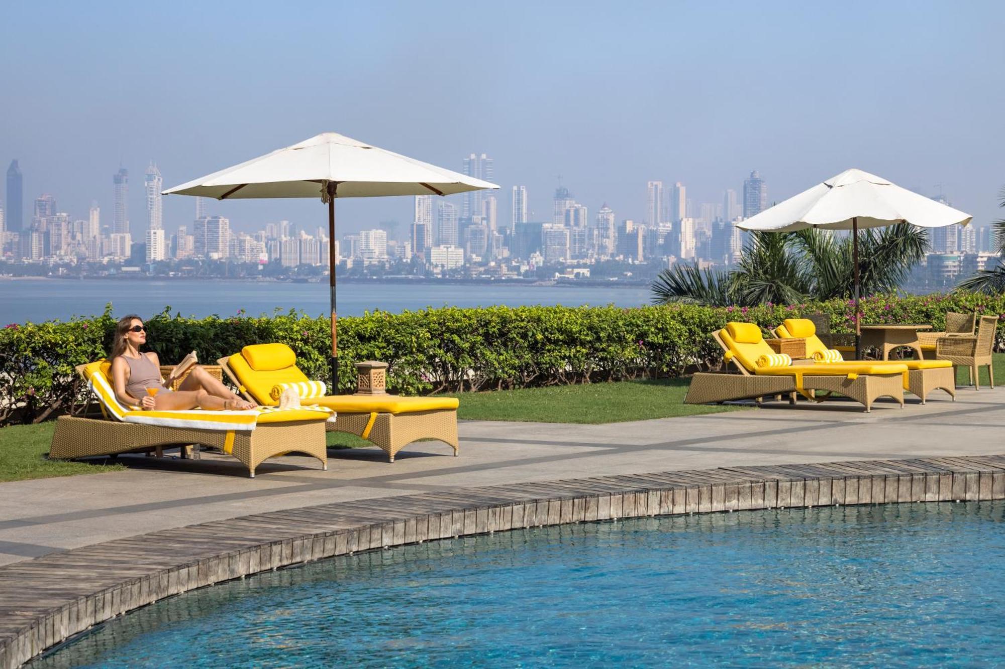 Trident Nariman Point Hotel Mumbai Exterior photo Pool at the Taj Mahal Palace