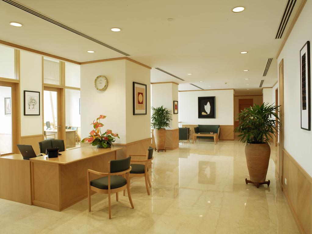 Trident Nariman Point Hotel Mumbai Exterior photo The reception area of the hospital